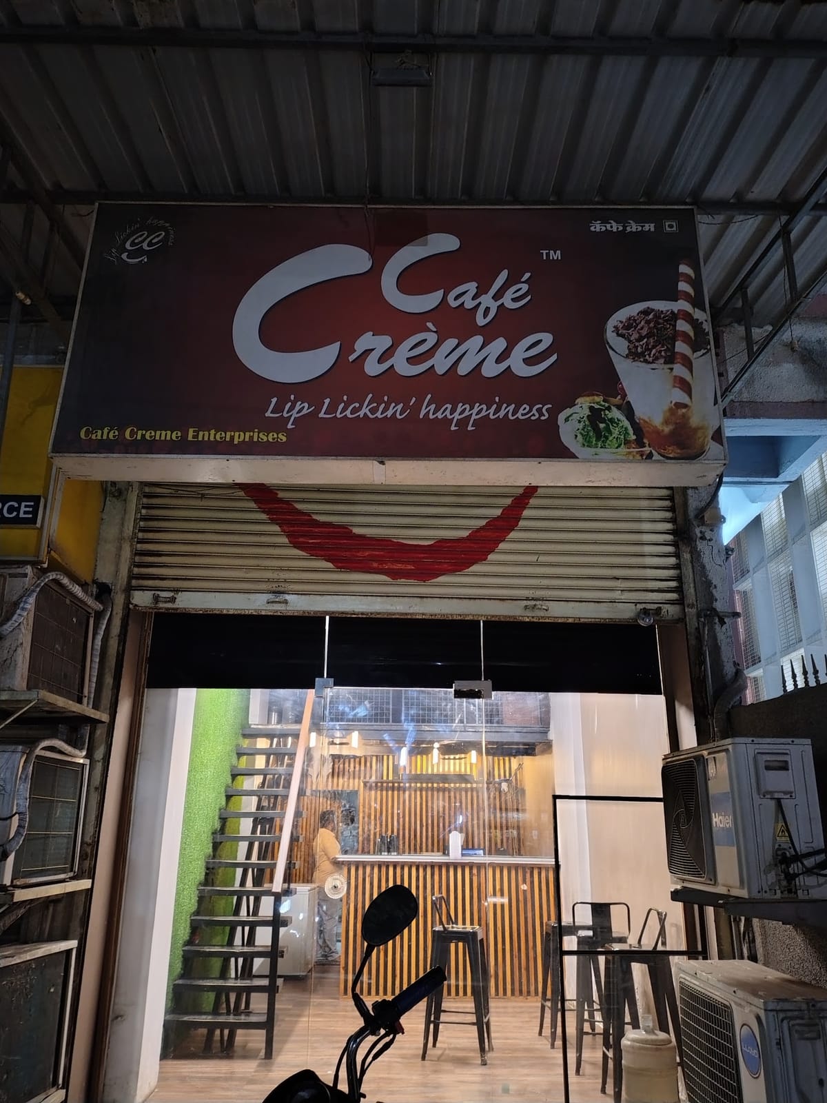 CAFE CREME KALAMBOLI