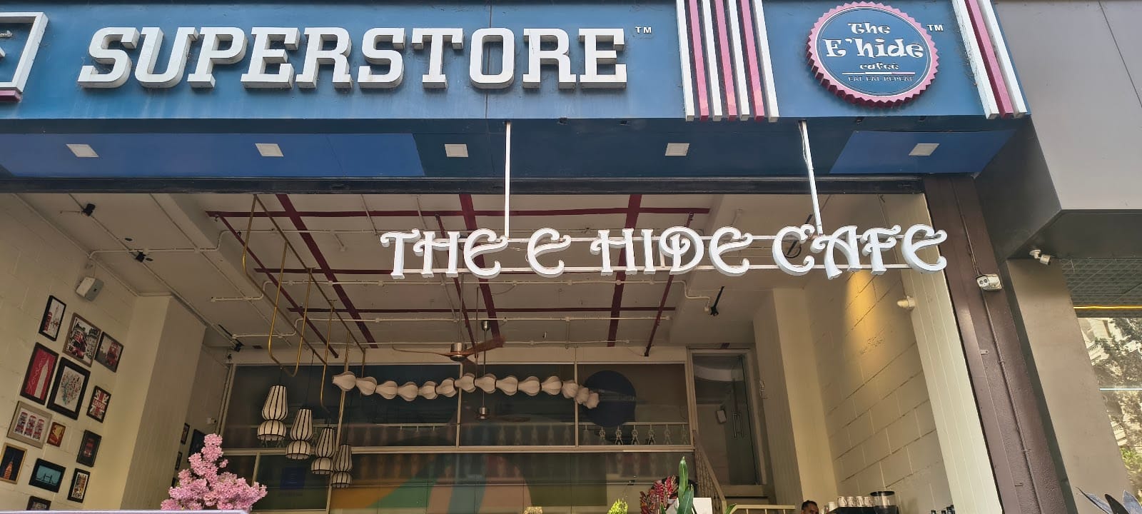 E Hide Cafe