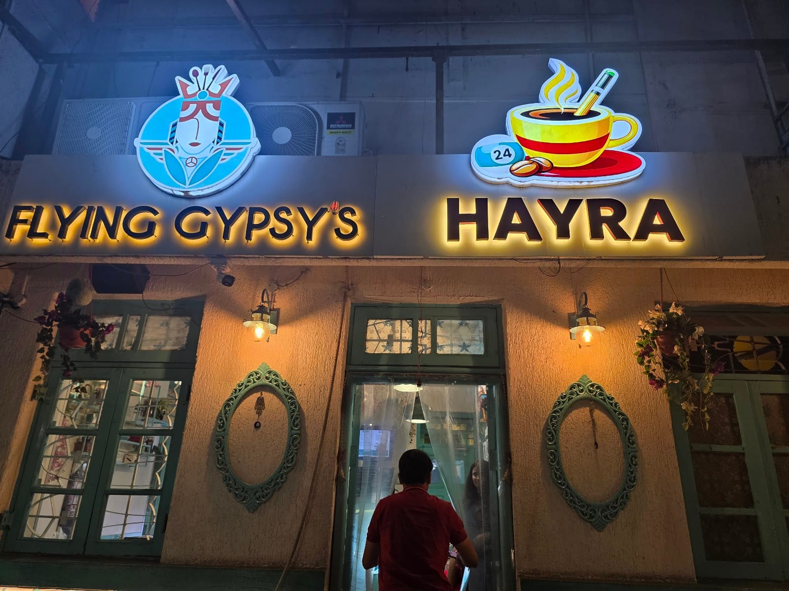 CAFE FLYING GYPSY'S