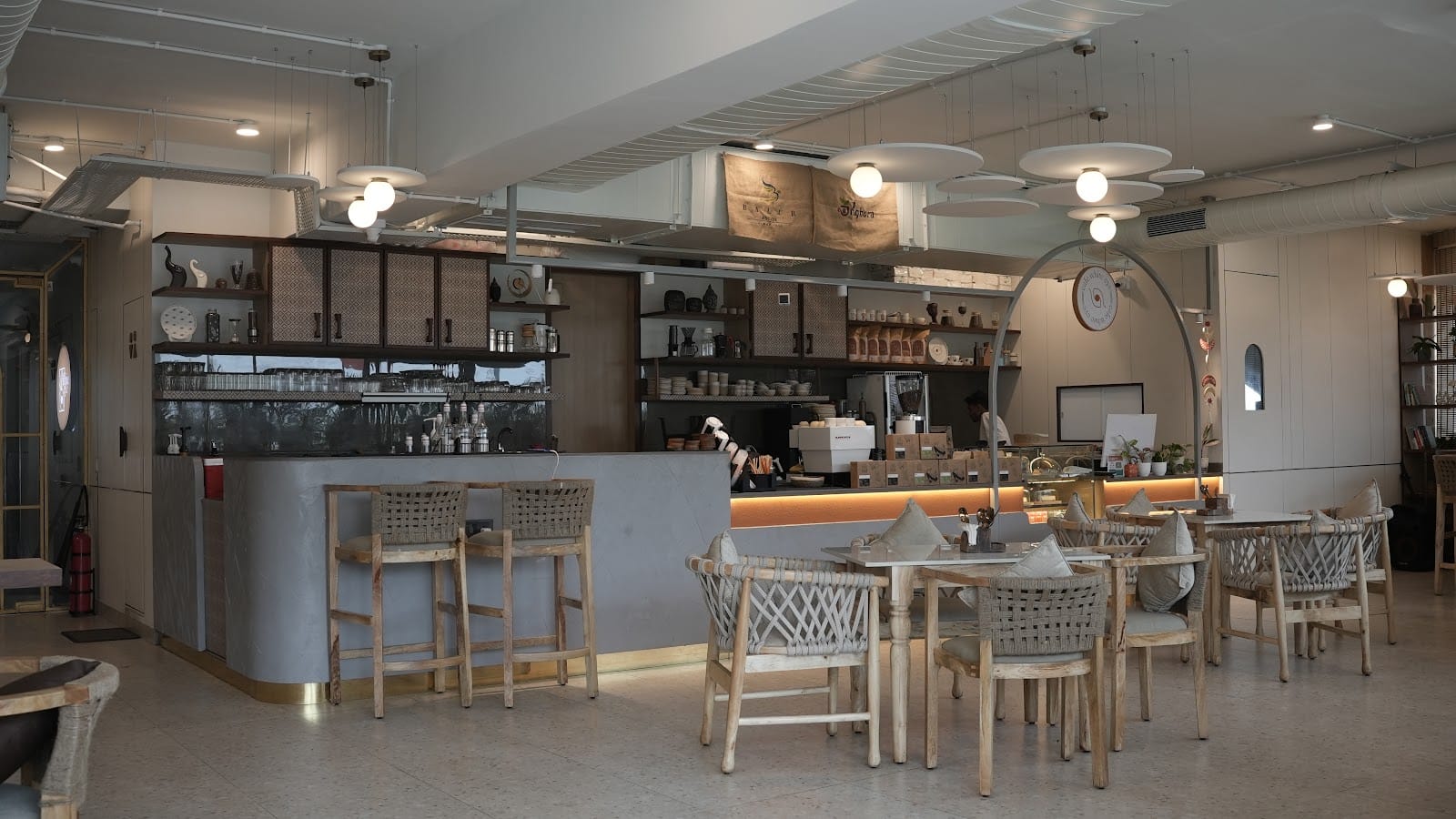 Cafe White Eye