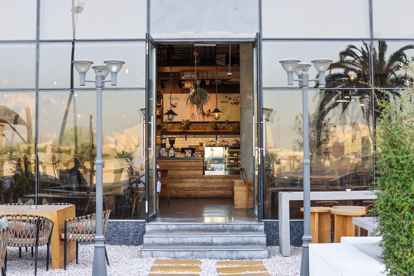 Flat White Specialty Coffee & Kitchen - Tawar Mall