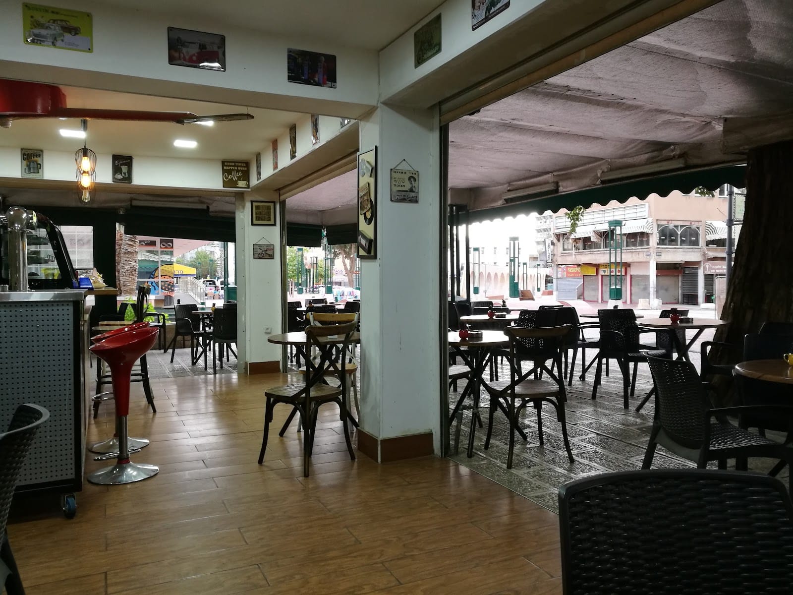 Retro cafe