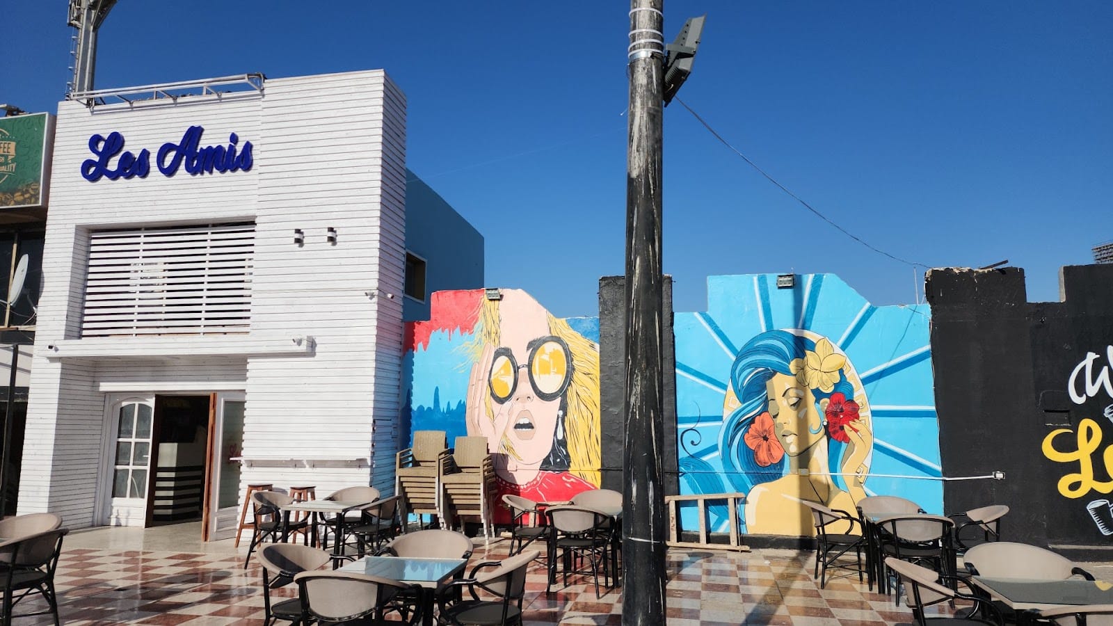 Les Amis Cafe