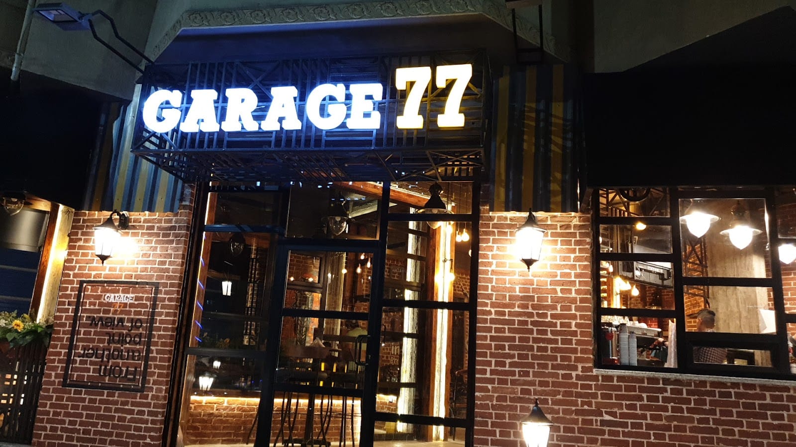 Garage 77 café