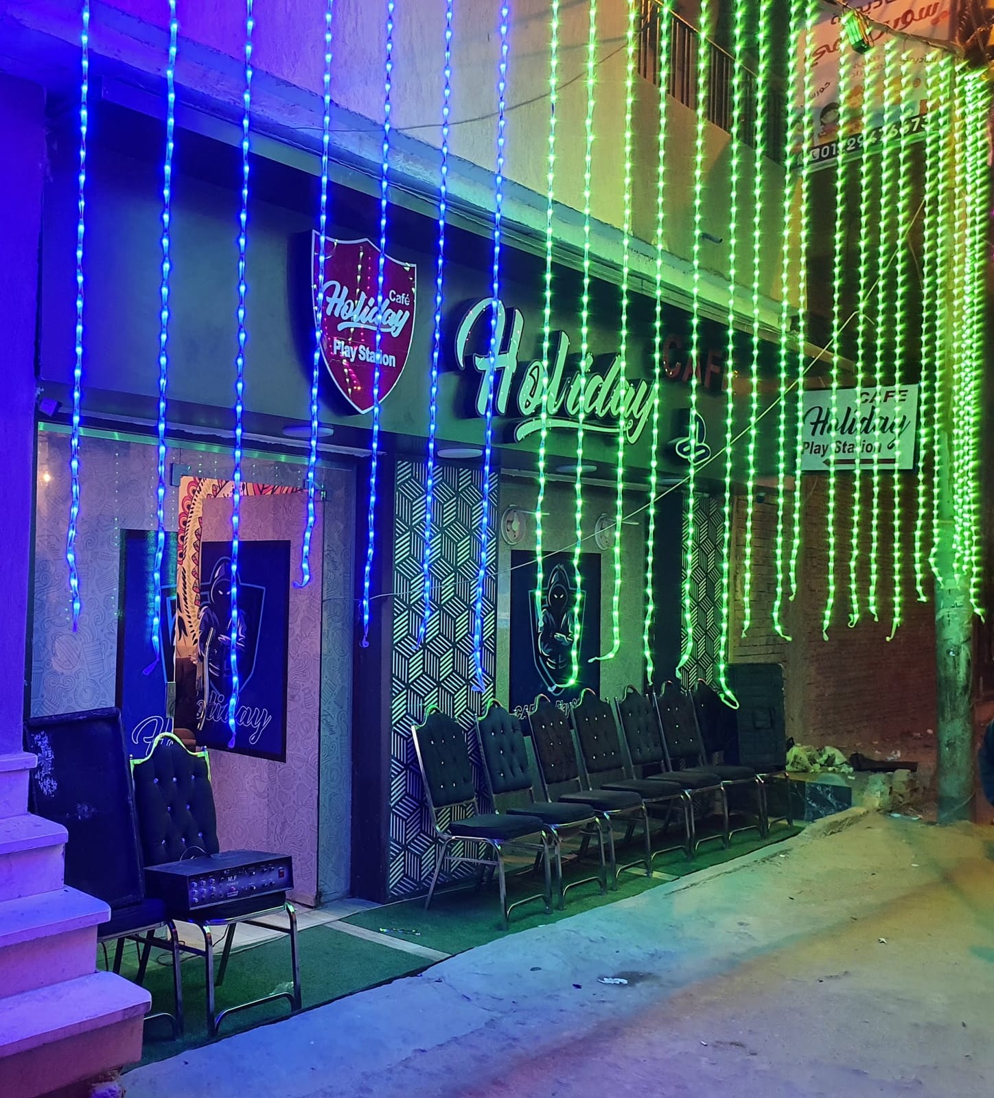 Holiday Cafe & Playstation
