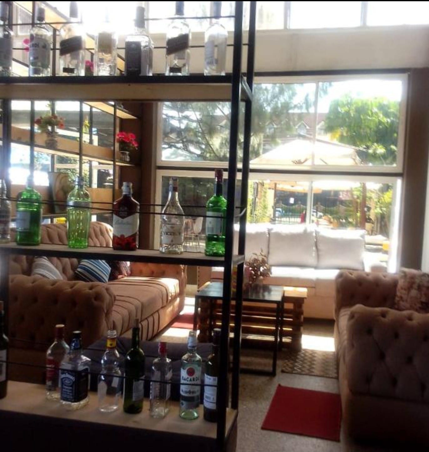 Qozzy Cafe n' Bistro