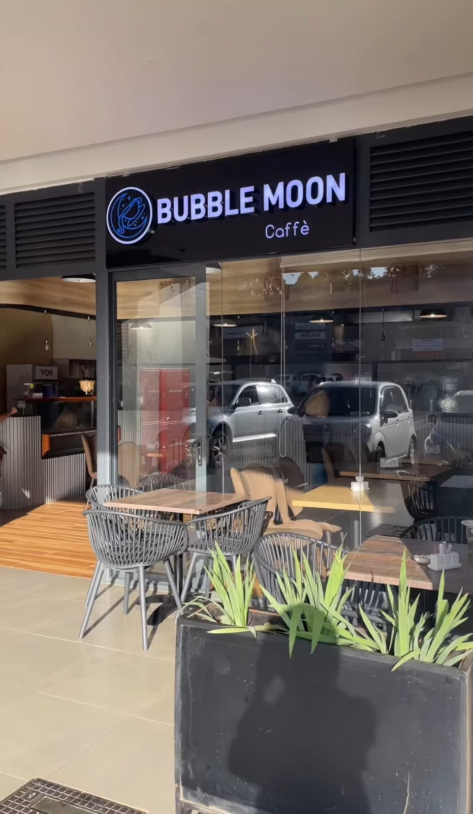 Bubble Moon Caffè BOBA