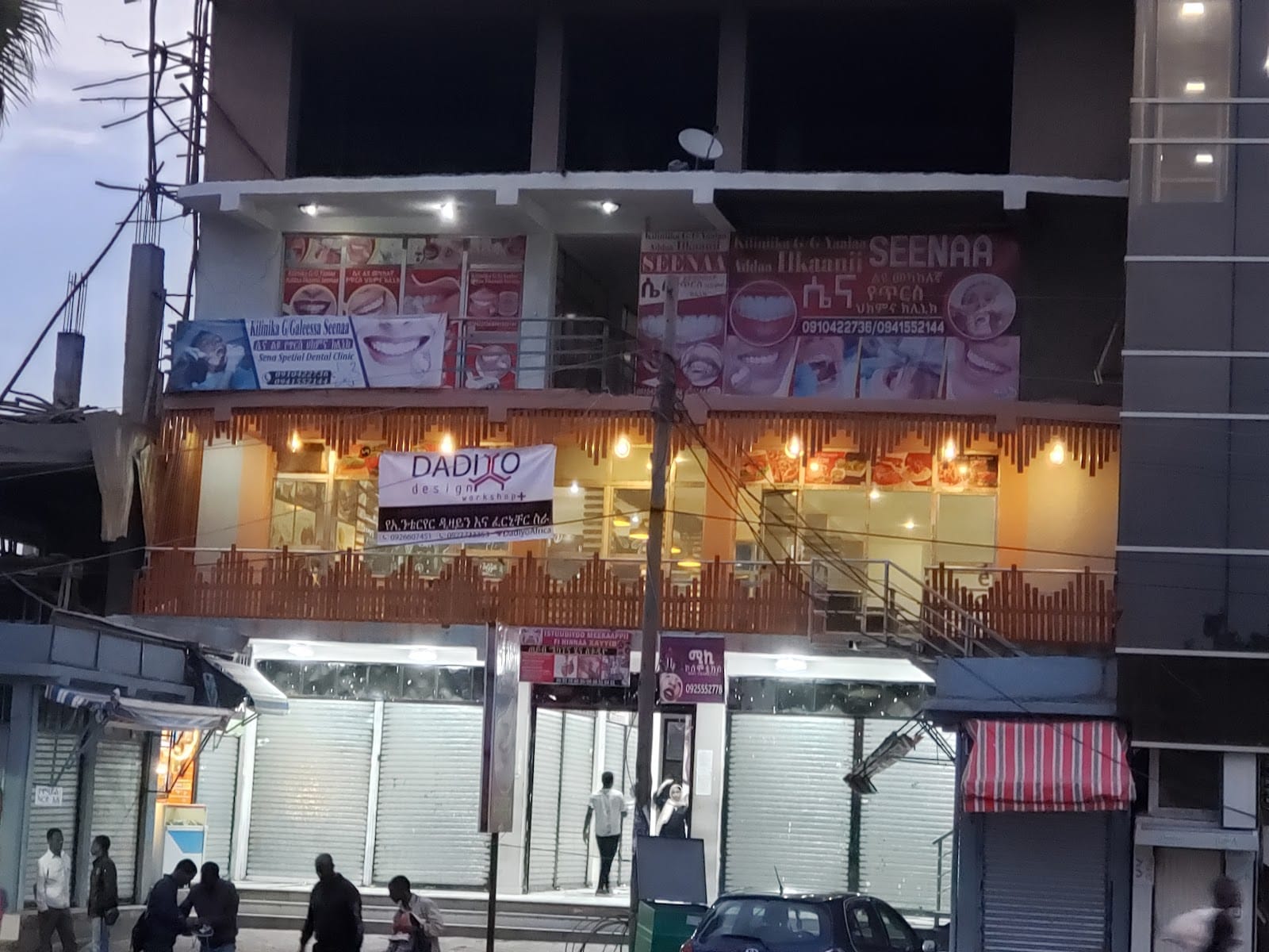 Emi Cafe2