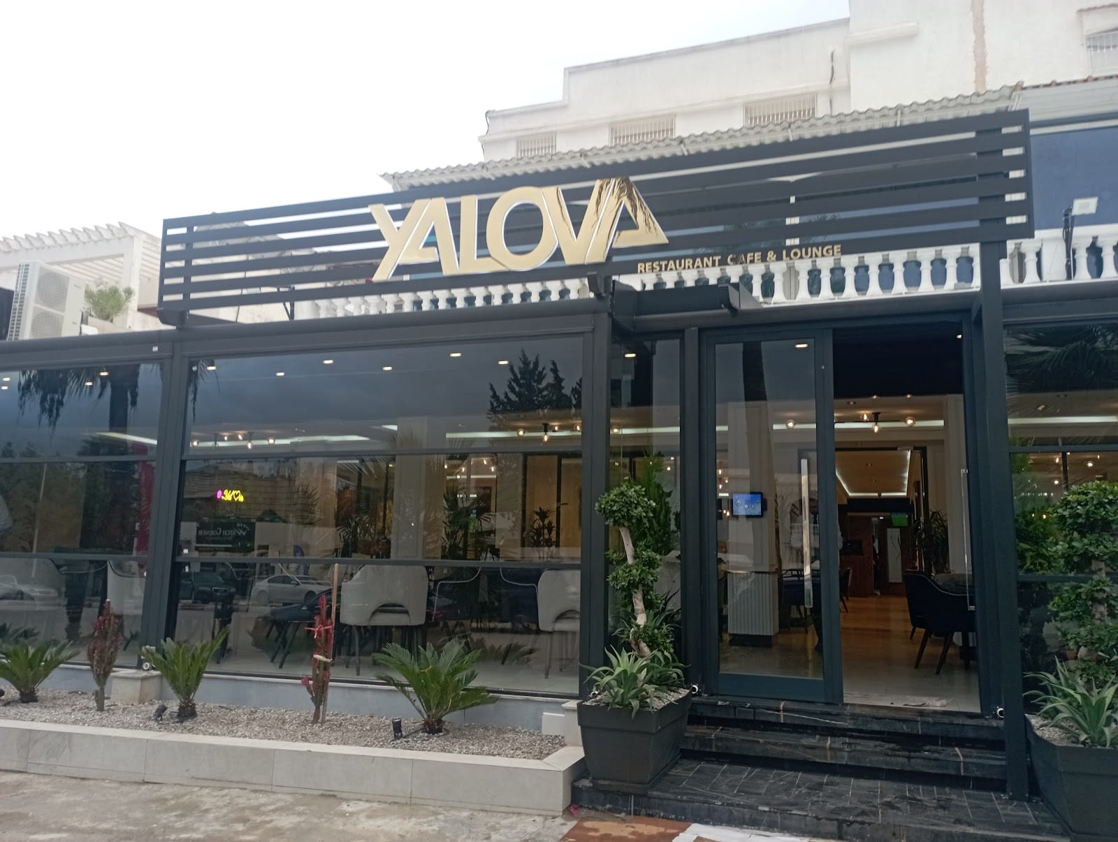 Yalova café restaurant & lounge
