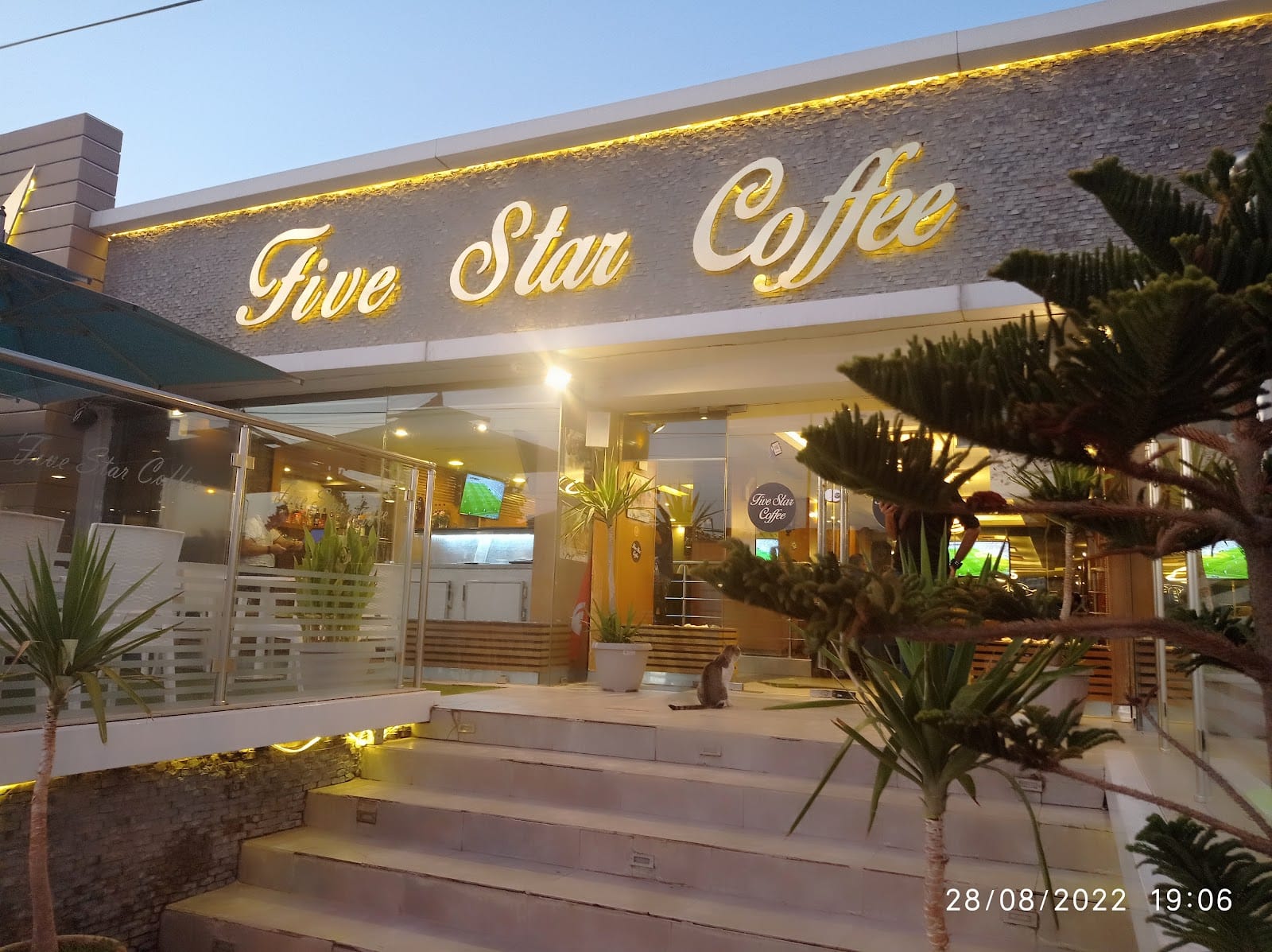 Cinq Étoile Café