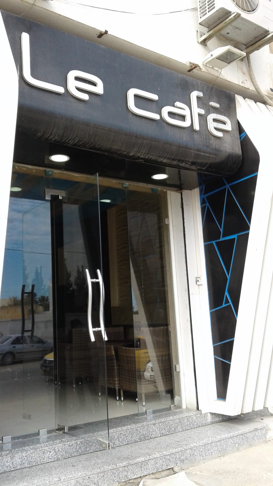 LE CAFÉ المقهى