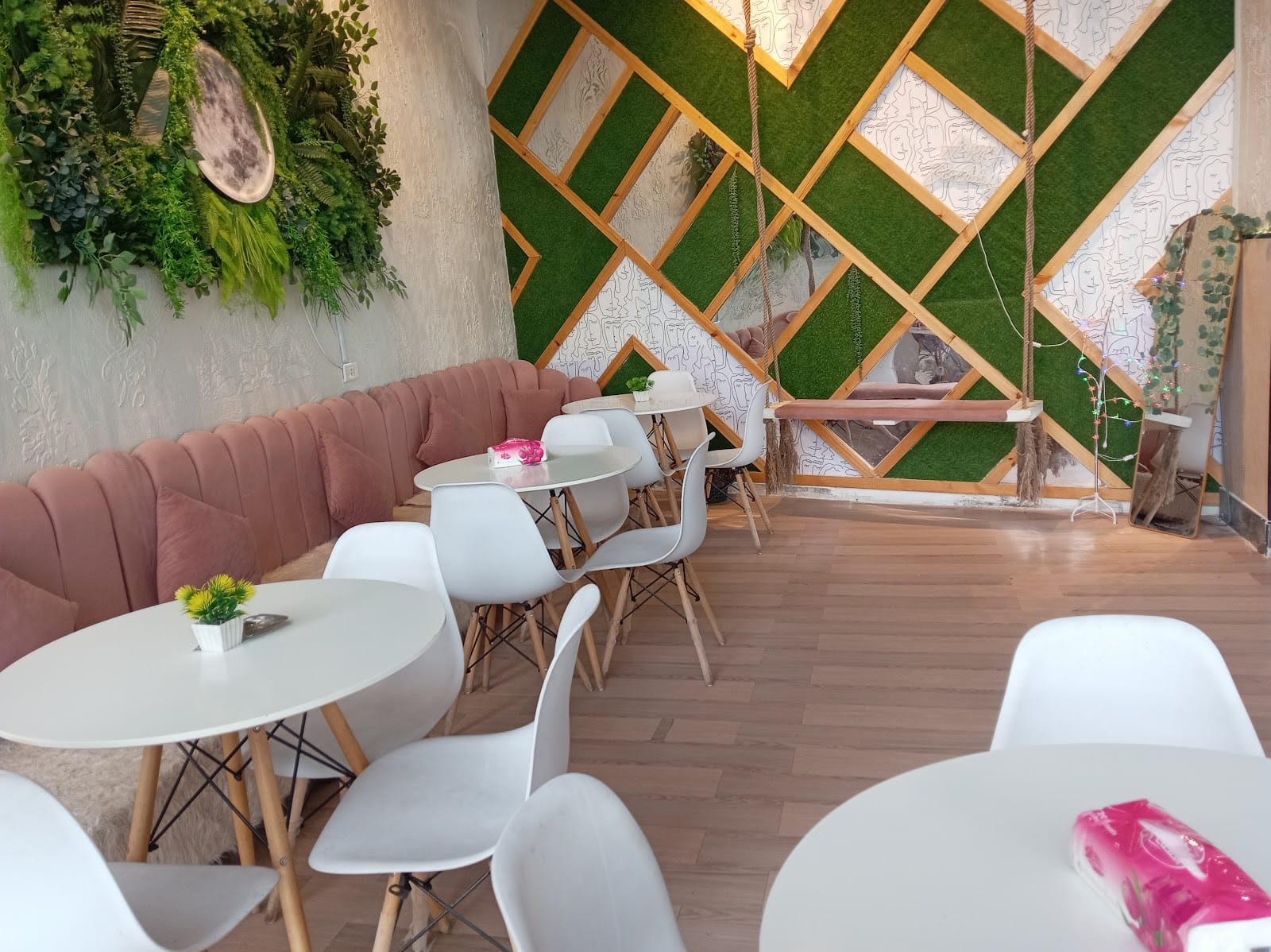 Women's cafe
