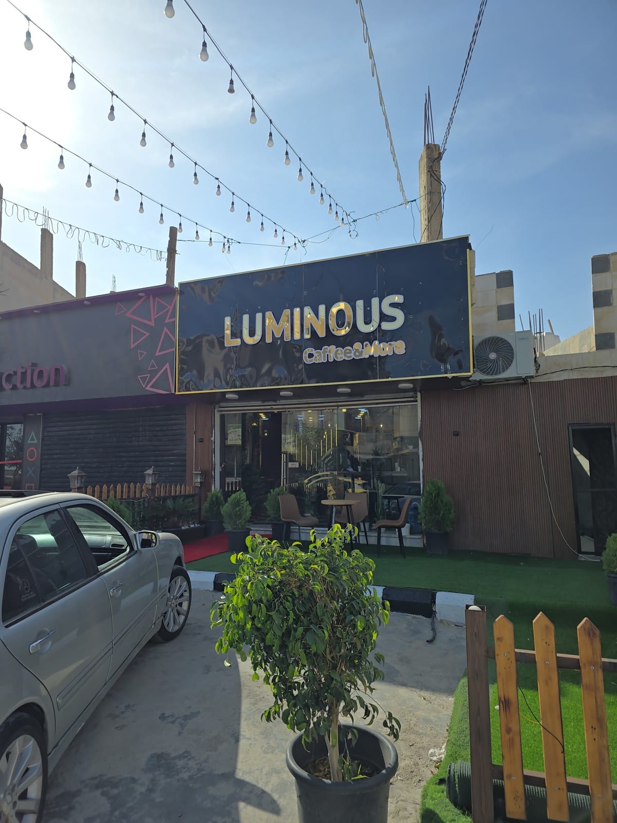 Luminous Cafe