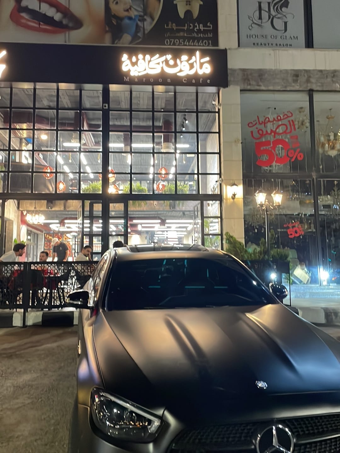 Maroon cafe