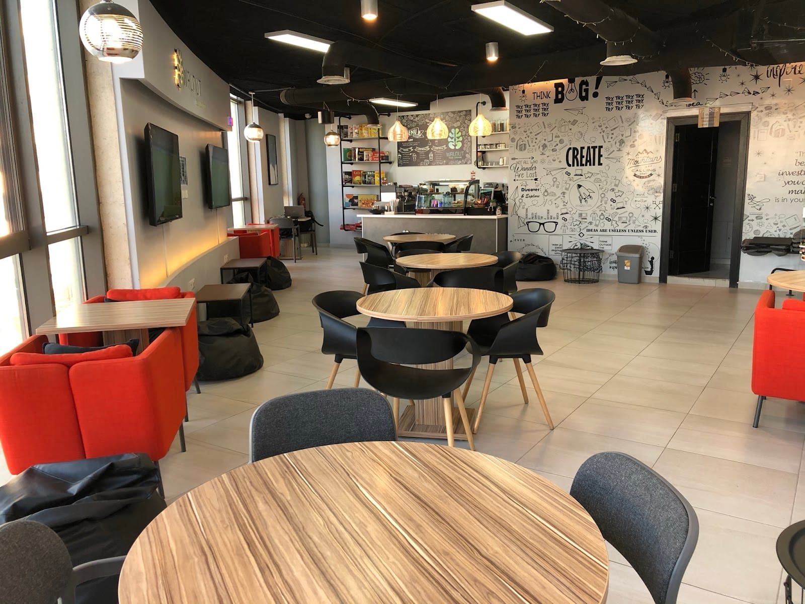 Walnut Lounge ®