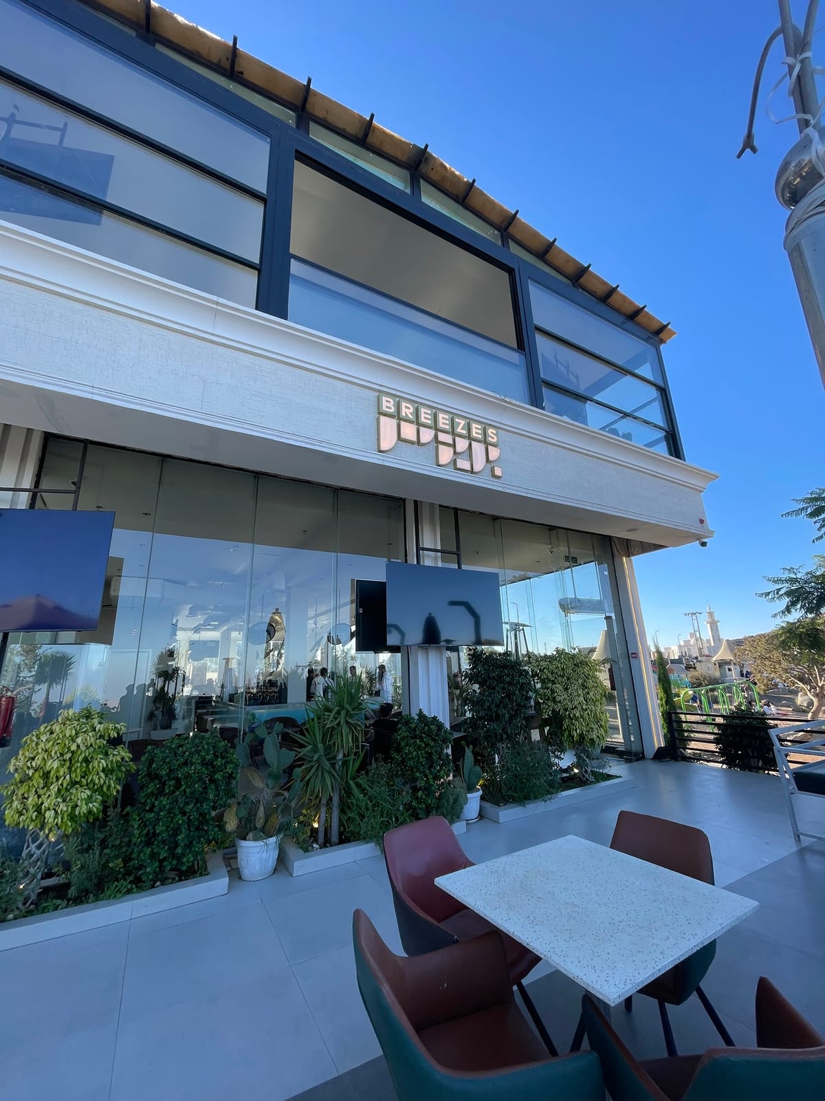 Breezes Cafe