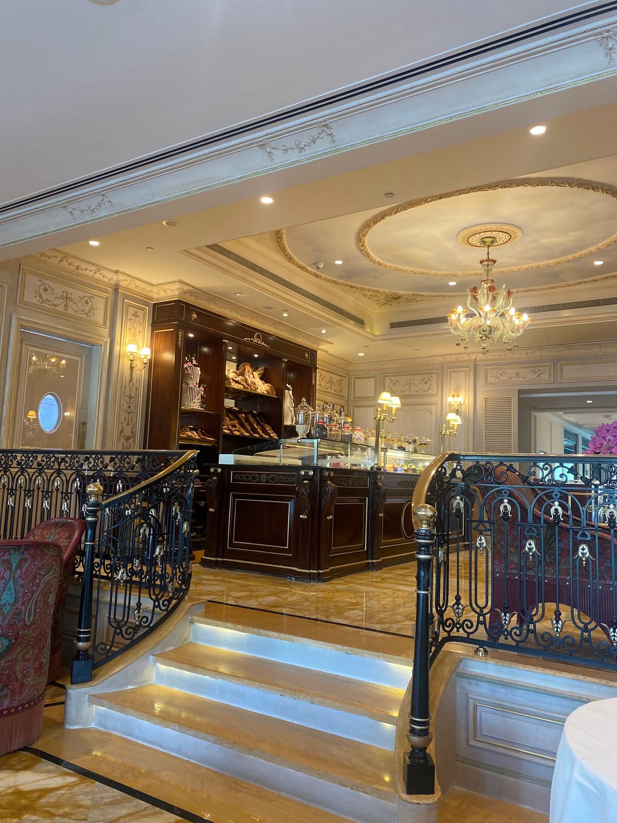 Gourmet lounge