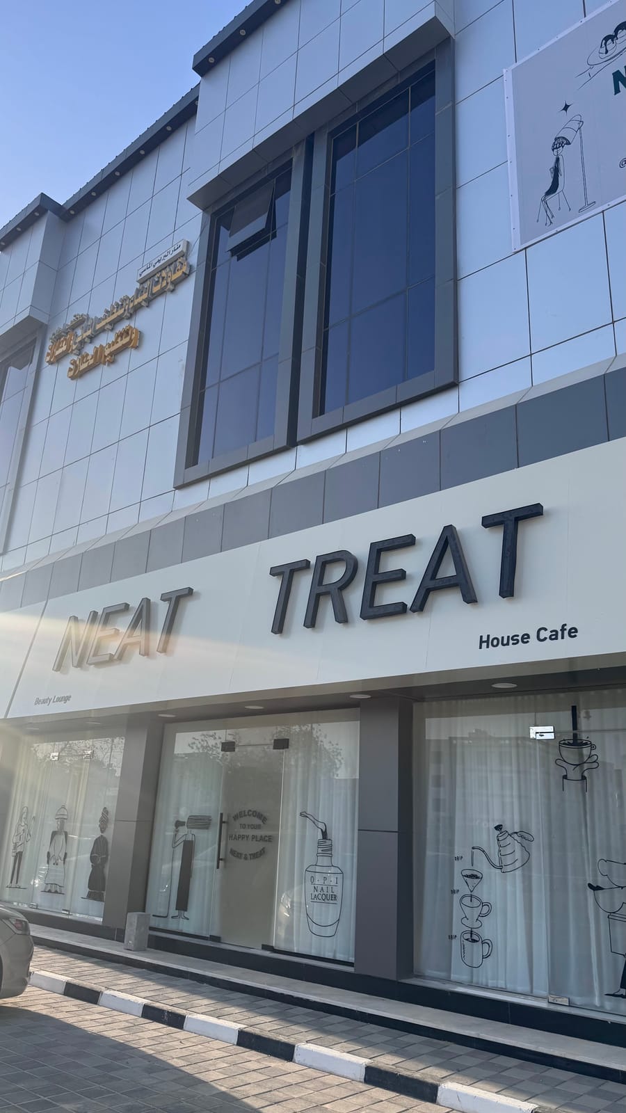 TREAT CAFE LOUNGE