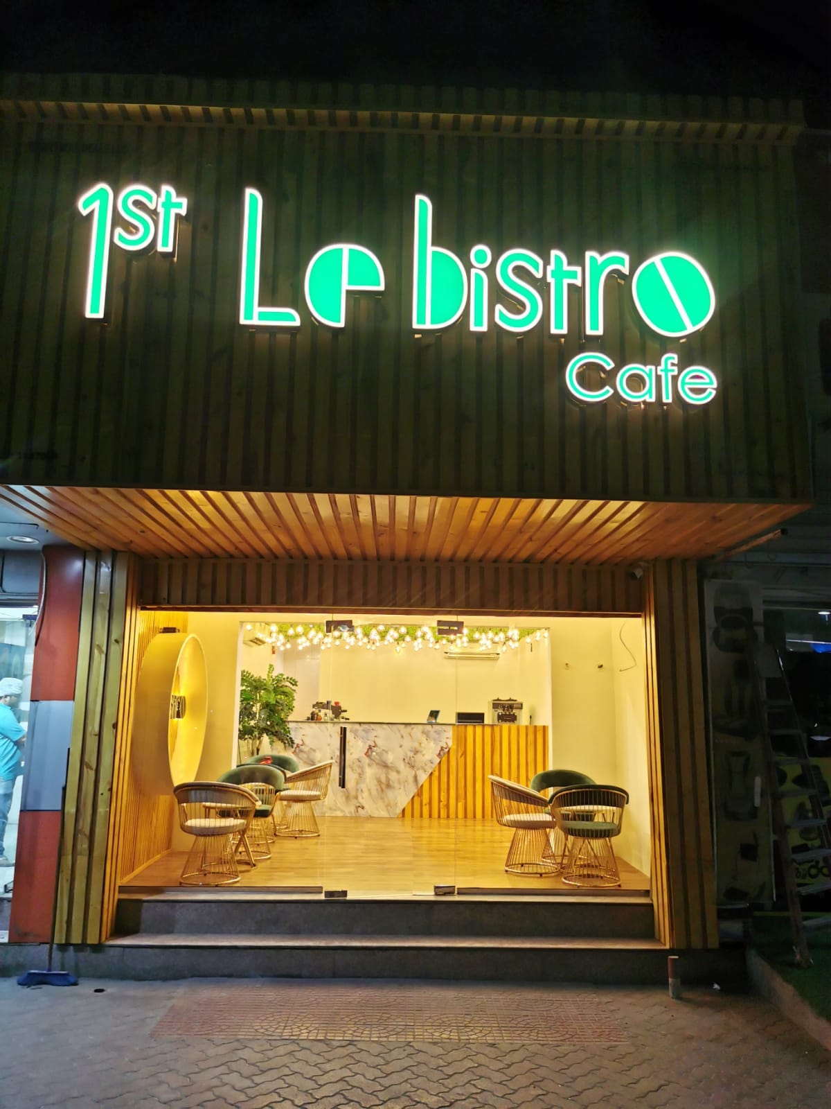 1st le bistro cafe