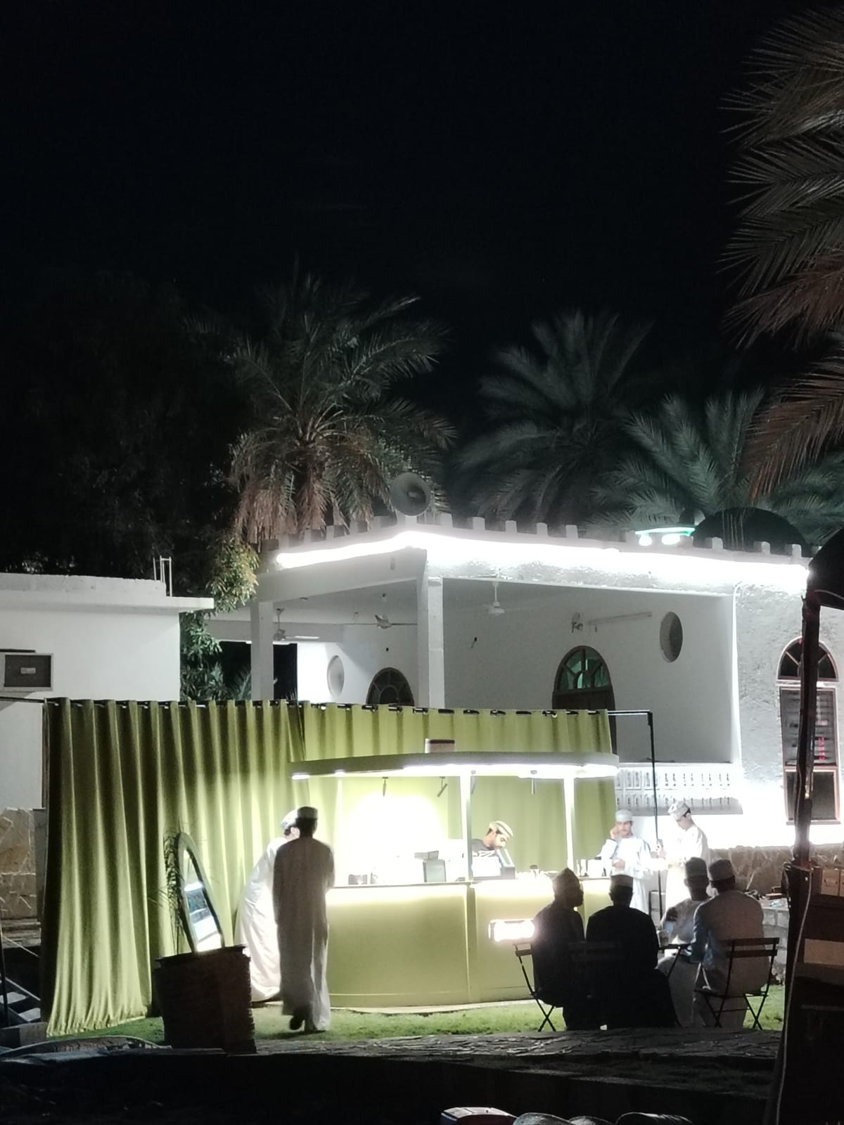 من الأرض