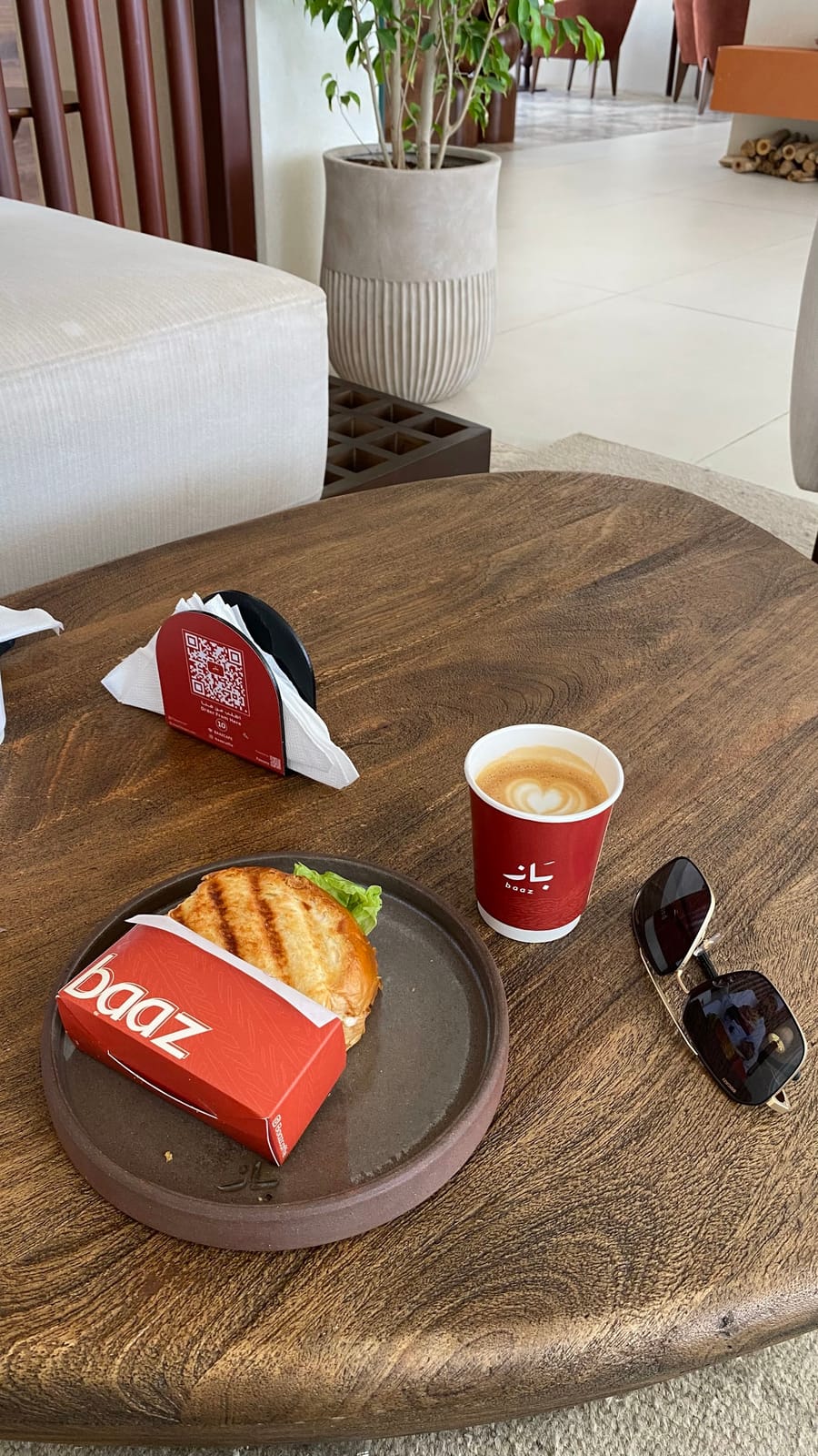 Baaz Café