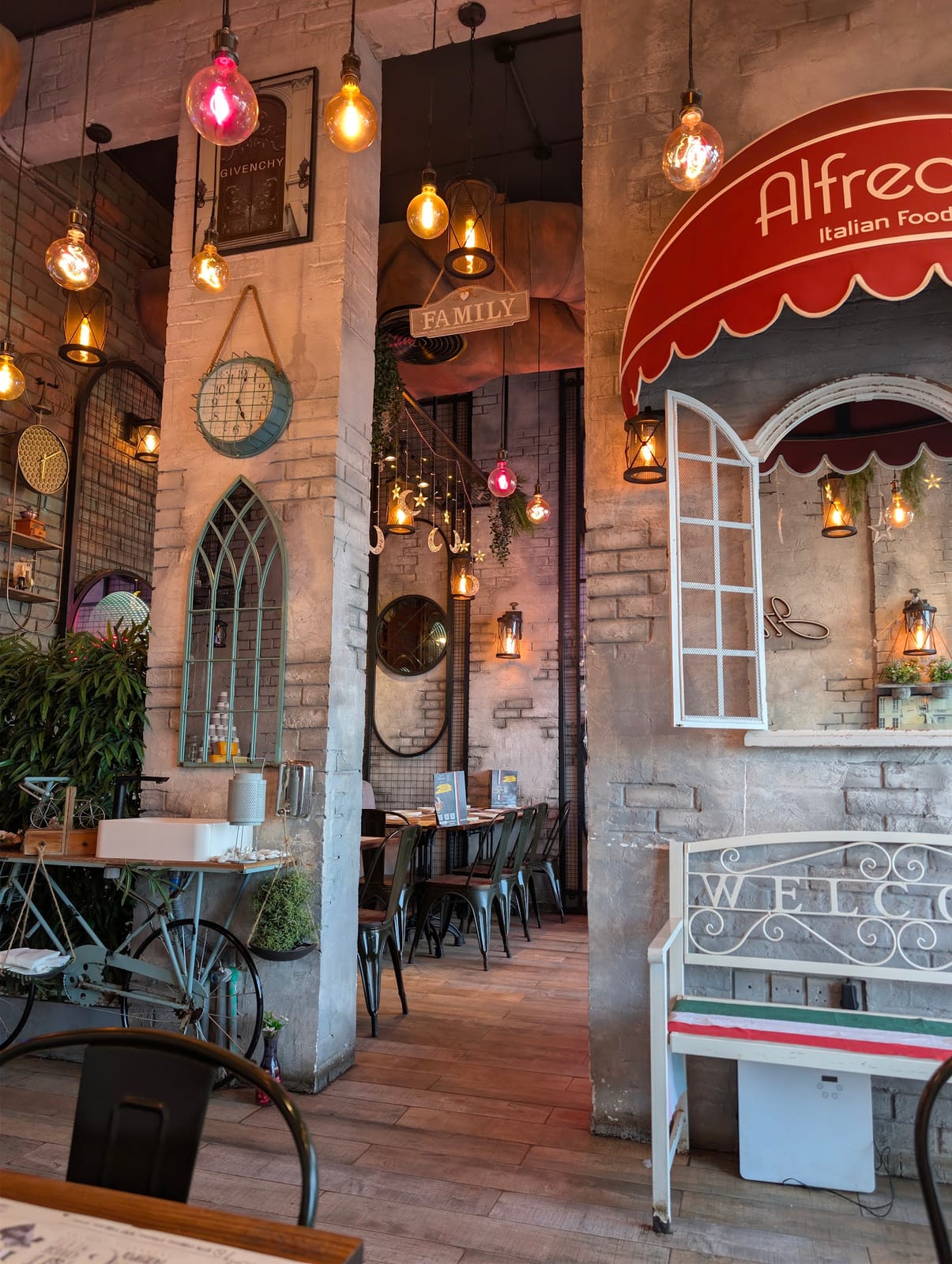 الفريدو كافيه ( كرنيش صحار Sohar Corniche ) Alfredo cafe