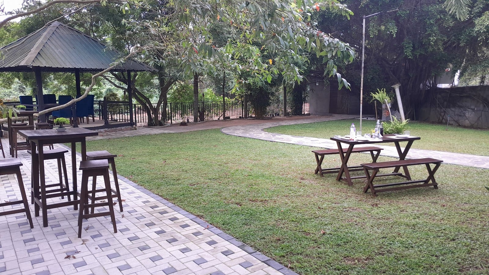 River Breeze Cafe