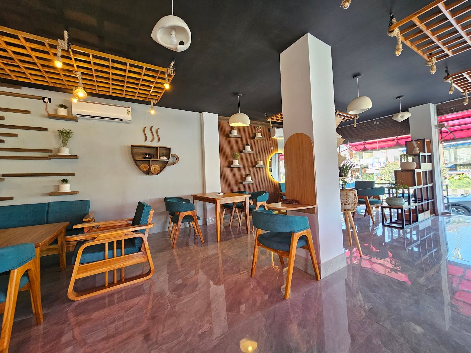 Green Sip Cafe & Bar