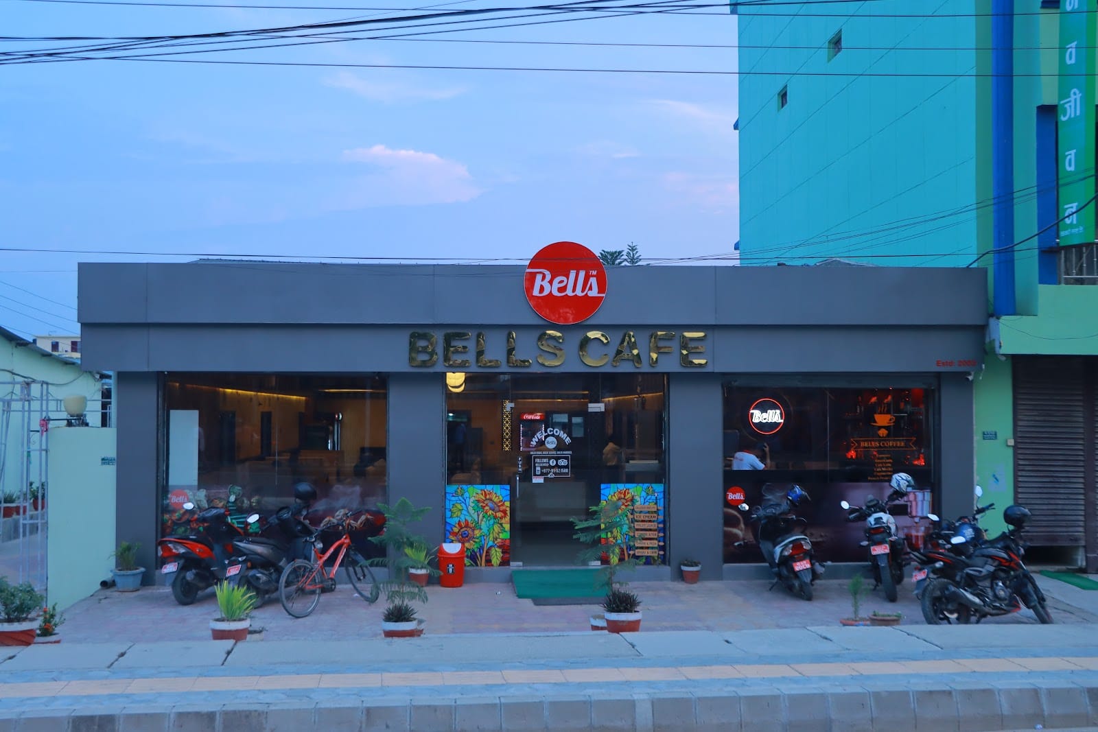 Bells Cafe-वेल्श क्याफे