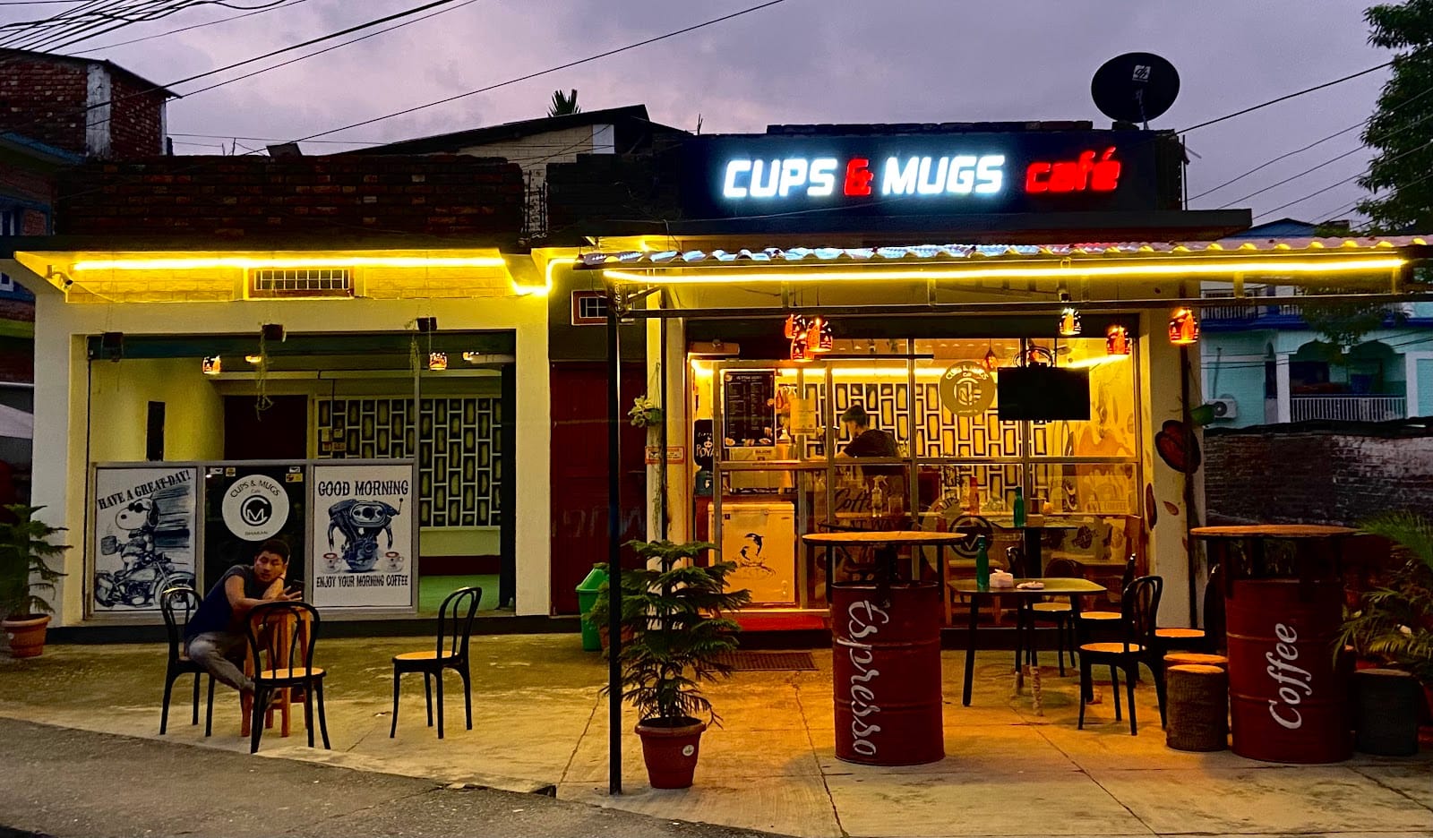 CUPS & MUGS café