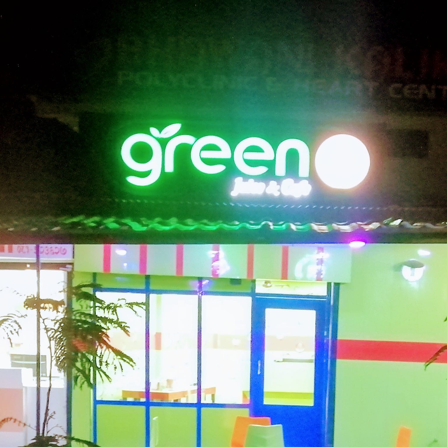 Green apple juice & cafe