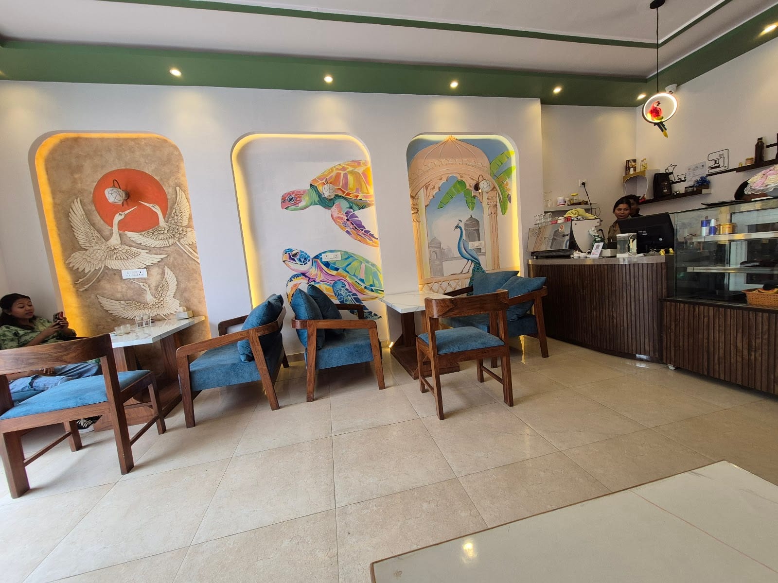 BEE CAFE