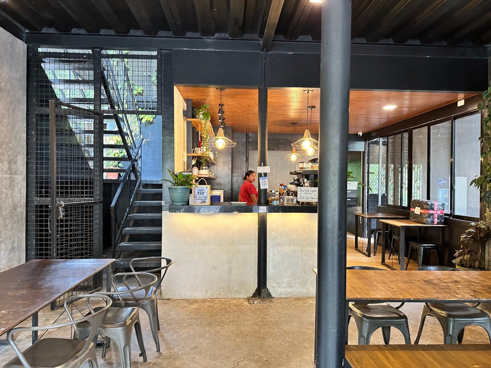Tree House Coffee & Rooms in BuDa