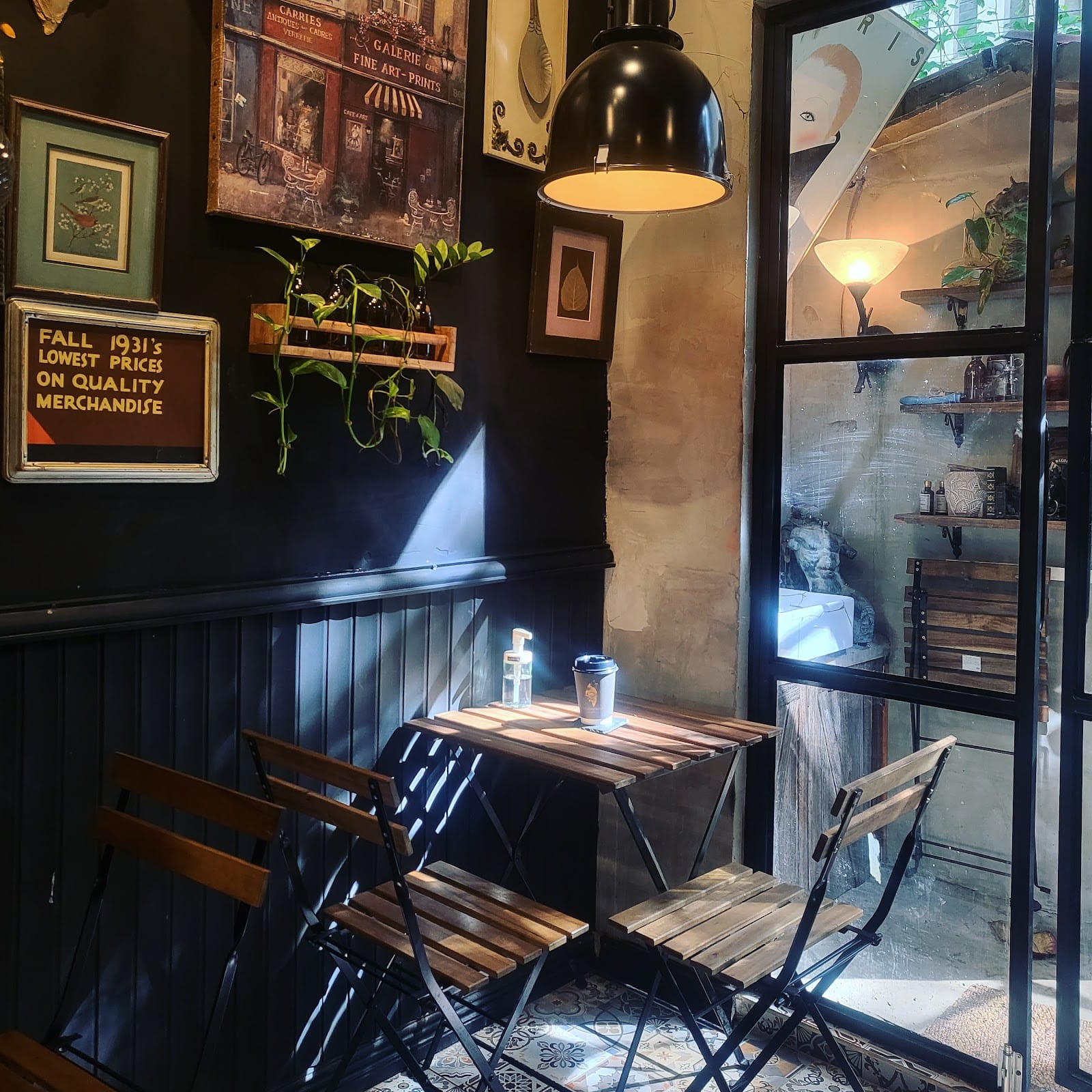 The Lonewolf Café