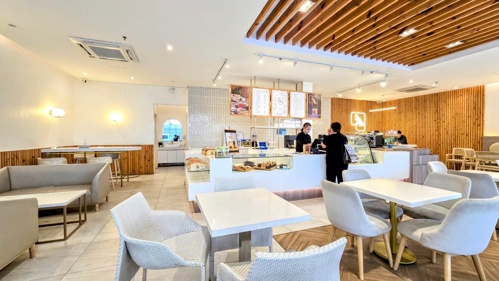 dragonfly café. – Bonifacio District