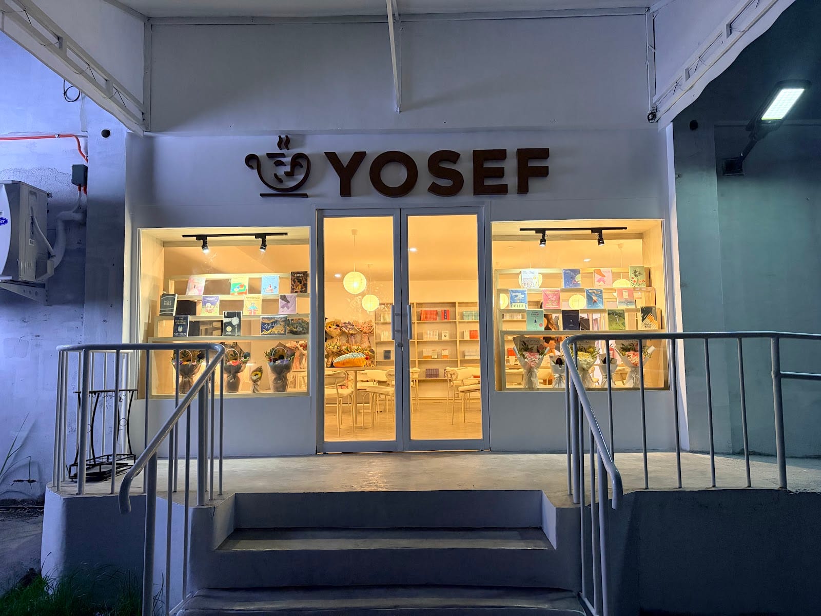 Yosef Bookstore Cafe