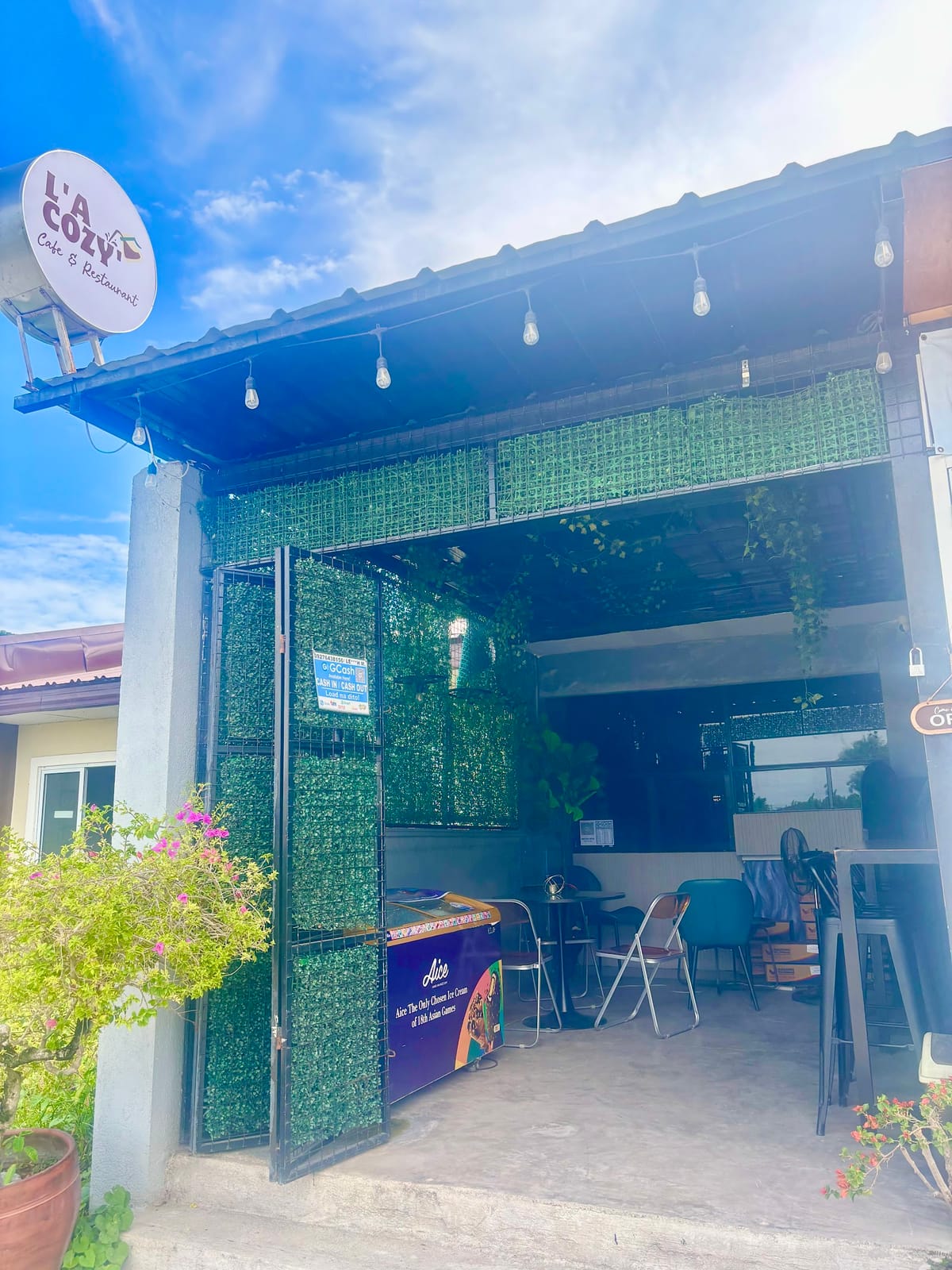 La Cozy Cafe