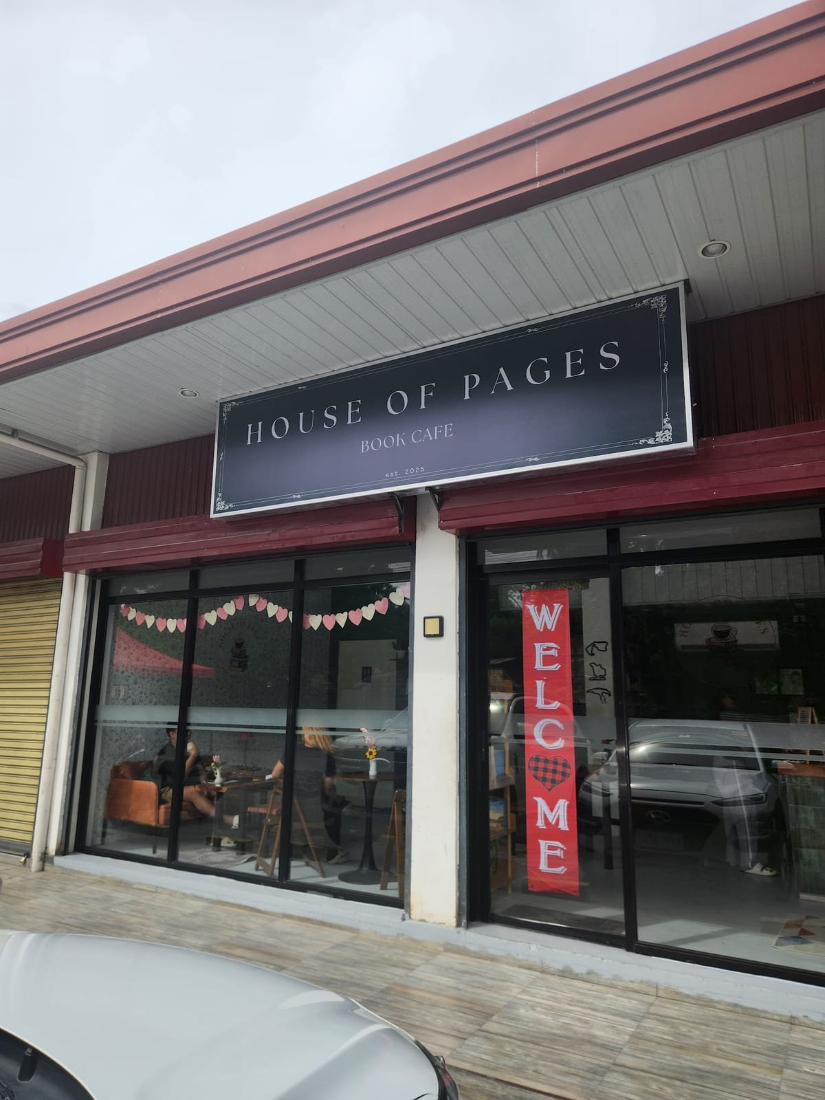 House of Pages: Book Cafe