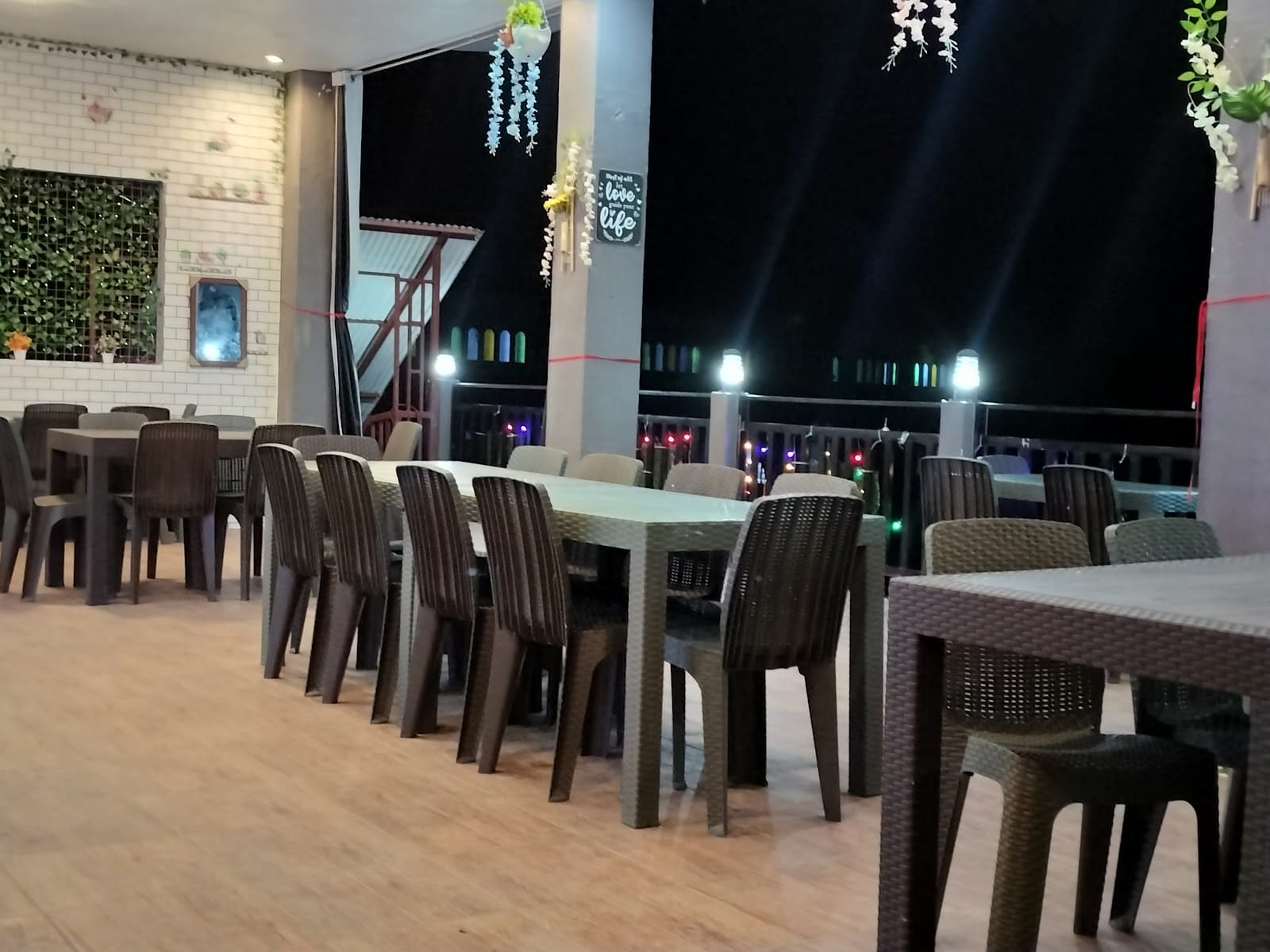 SnowBowl Cafe & Resto