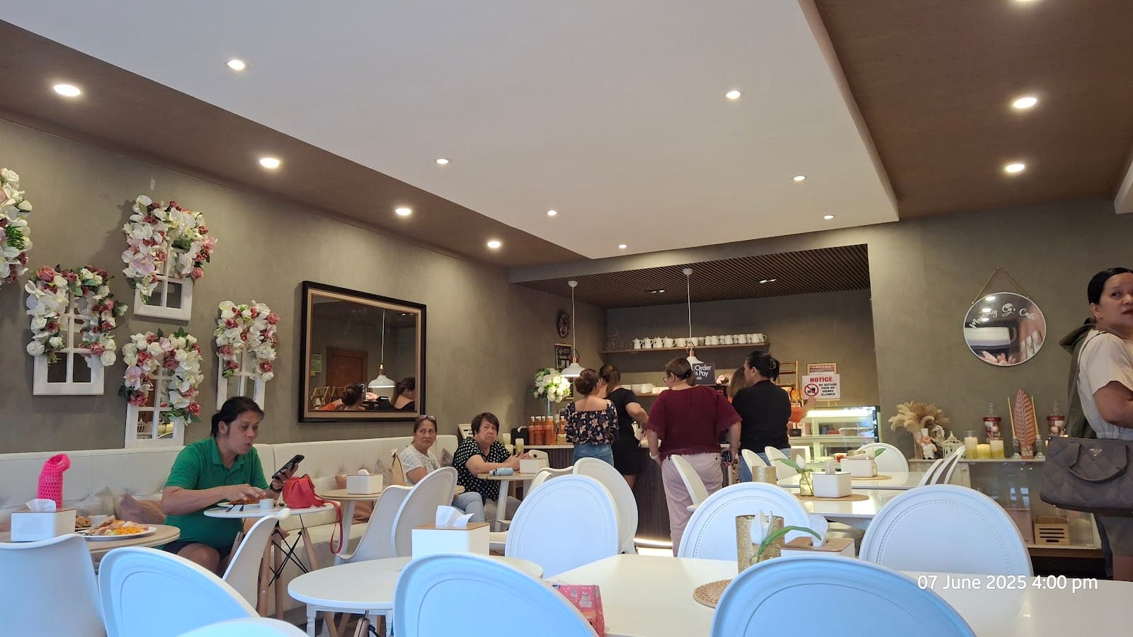 Mommy G's Cafe