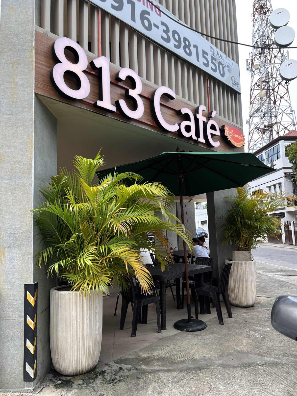813 - Eight Thirteen Café
