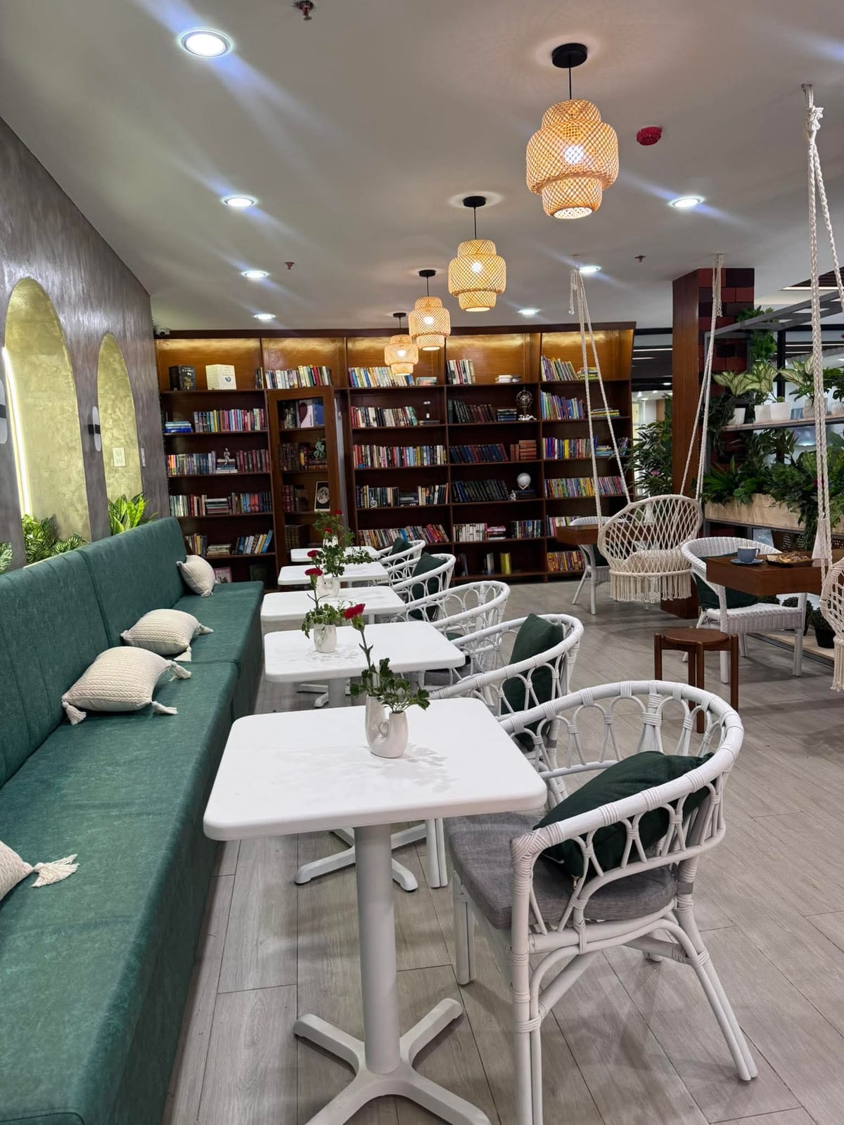 LA LUNE Whisk and Chapters