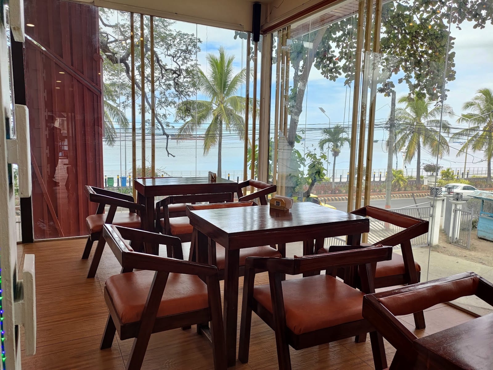Publique Lounge Resto & Cafe