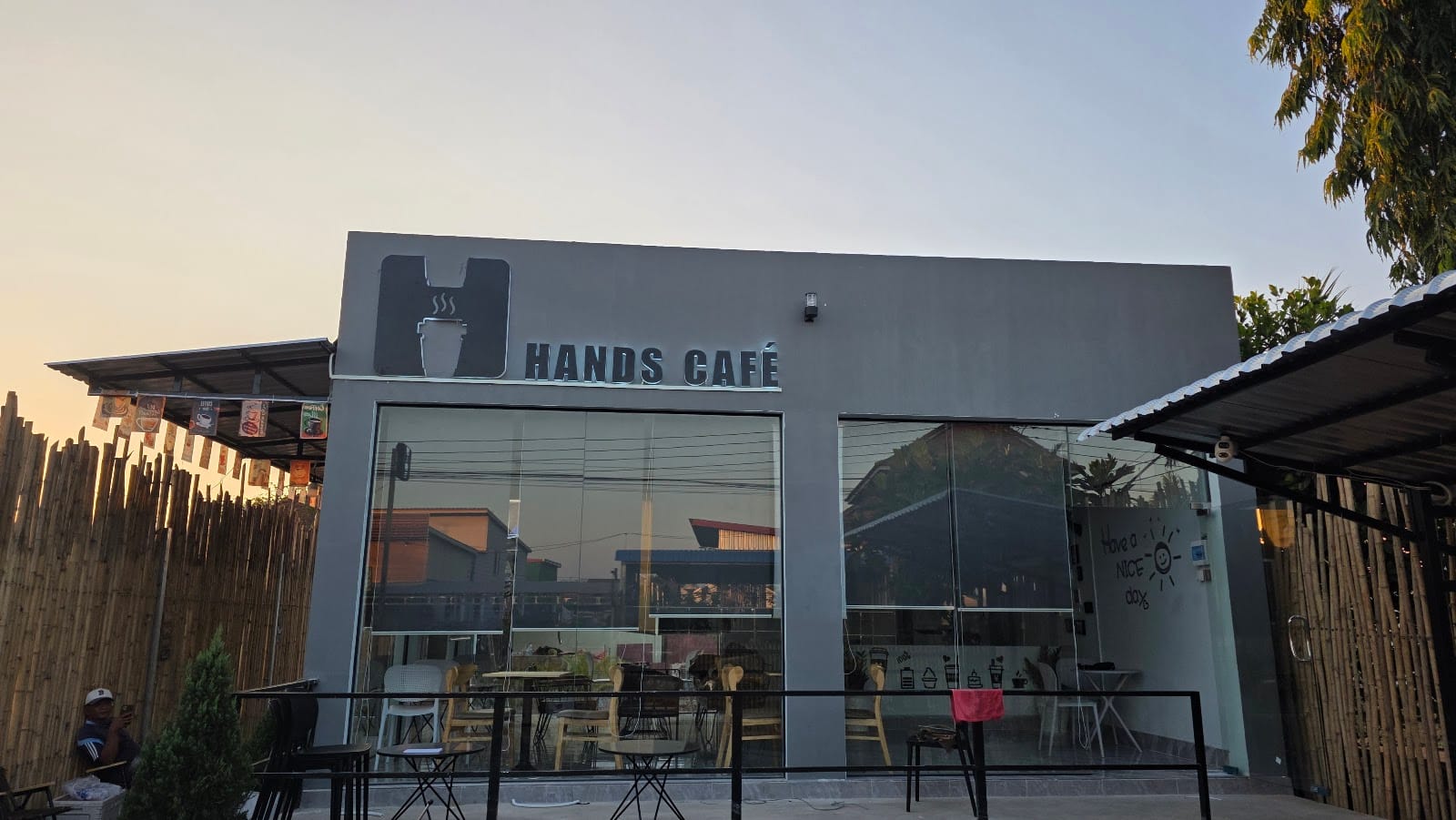 HANDS CAFÉ