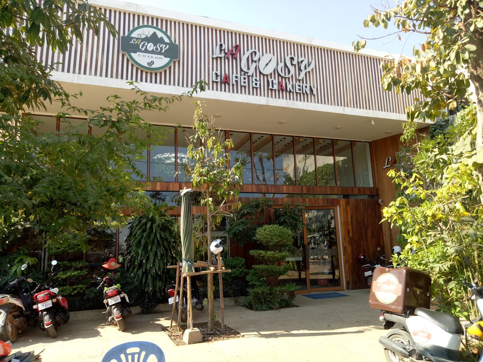 LaGosy Café & Bakery