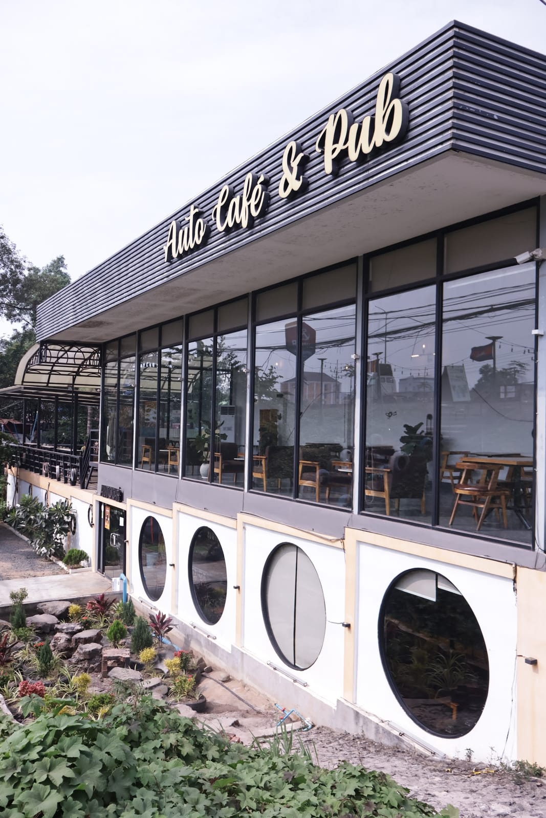 Auto Café & Pub