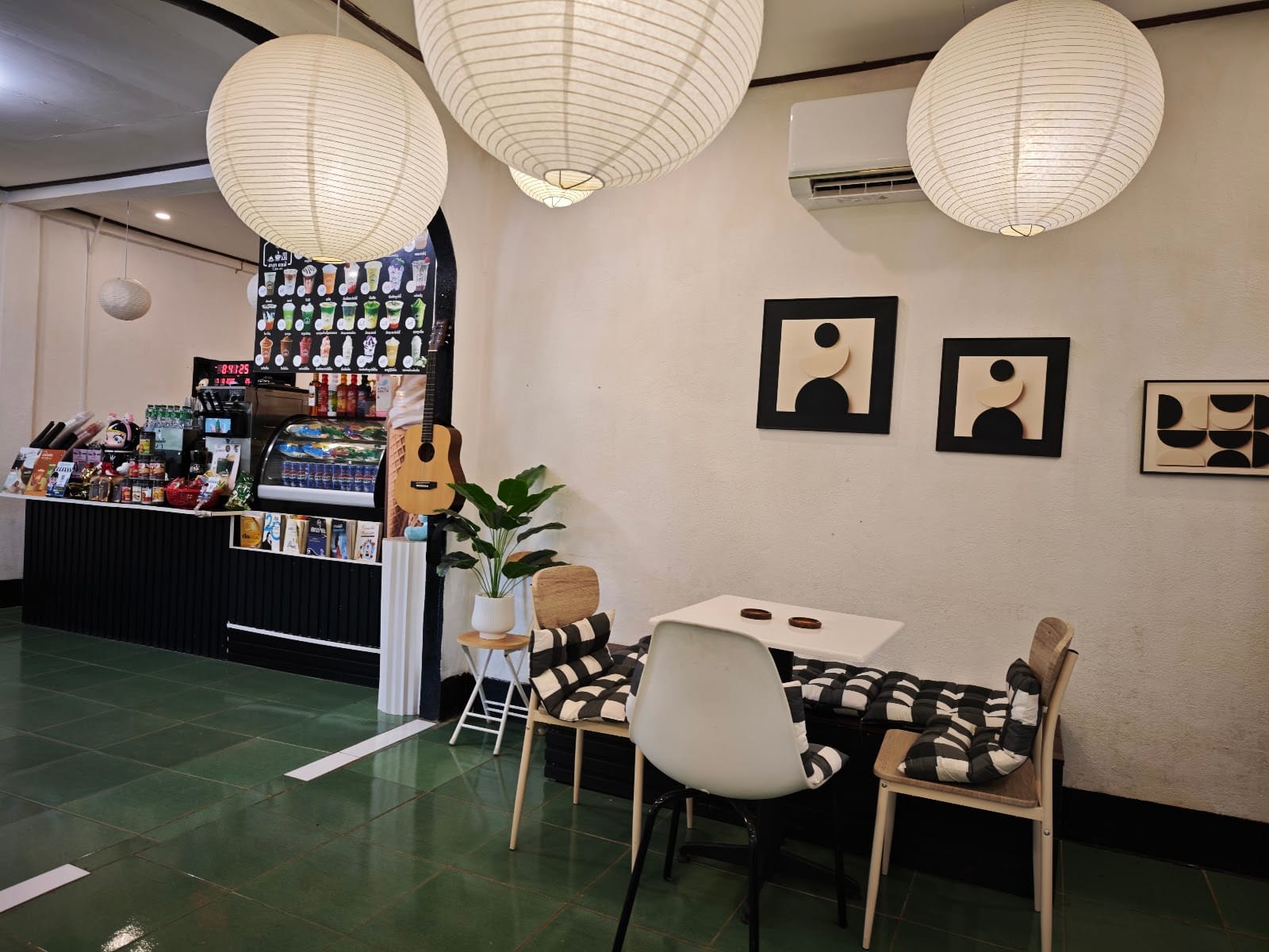ມາມາ cafe