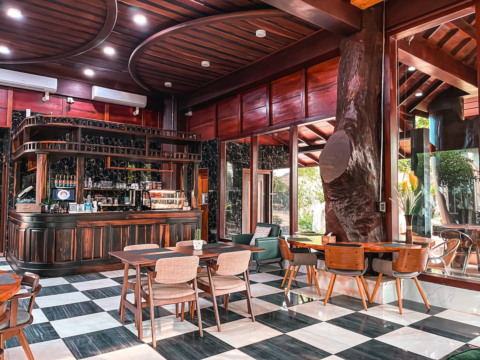 ເຮືອນໄມ້ກາເຟ Timber House Café