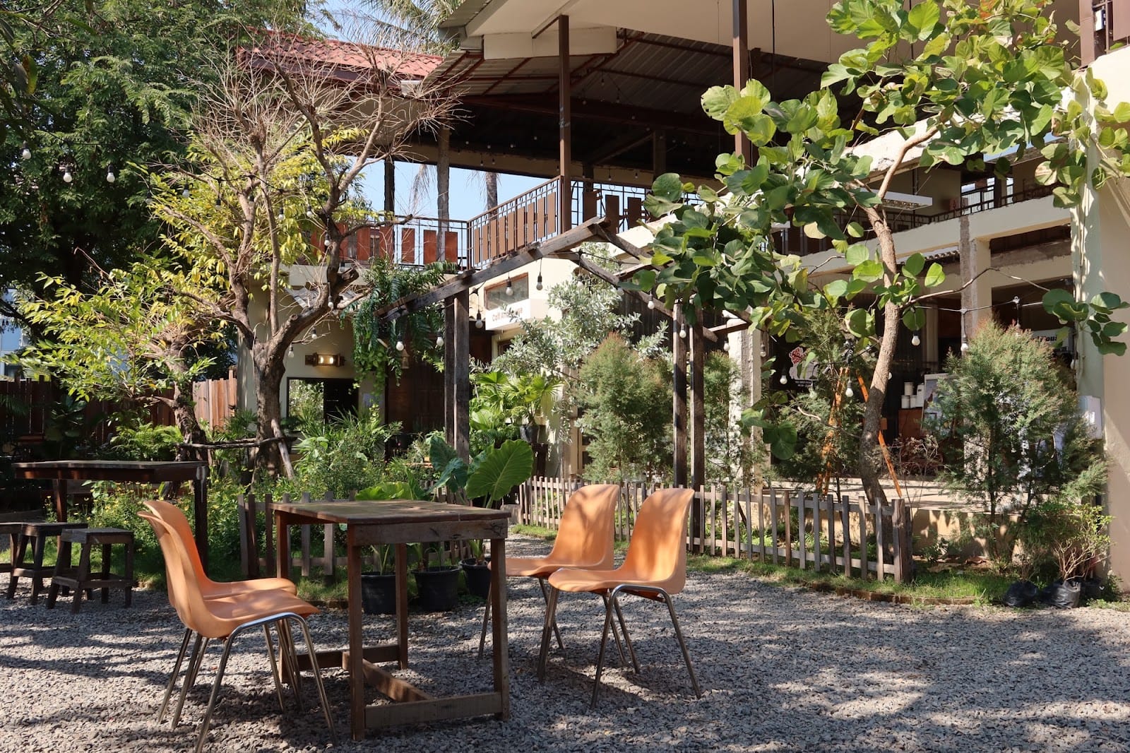 Coff and House Cafe