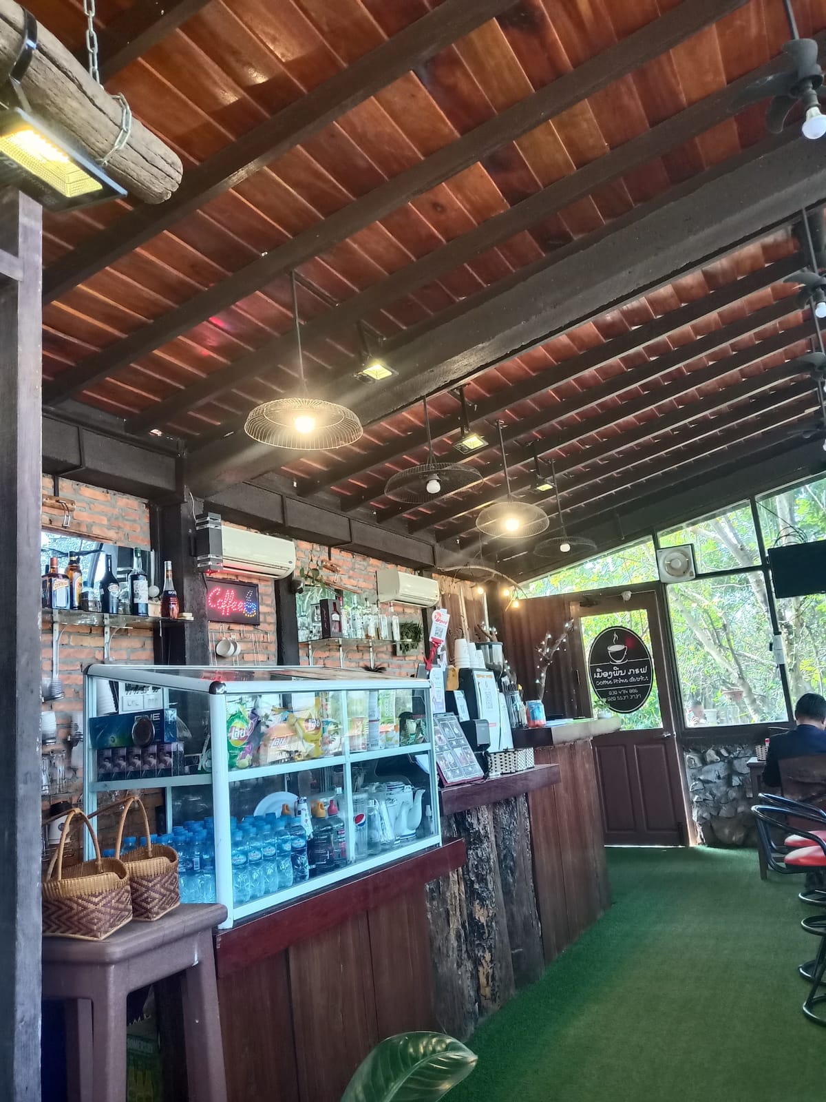 Coffee Meuang Phin ຮ້ານກາເຟເມືອງພີນ